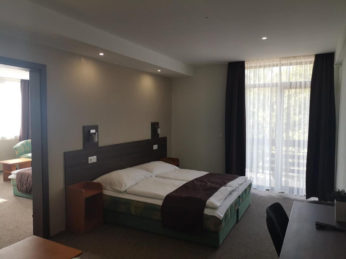 באלאטונפורד Hotel Tagore מראה חיצוני תמונה