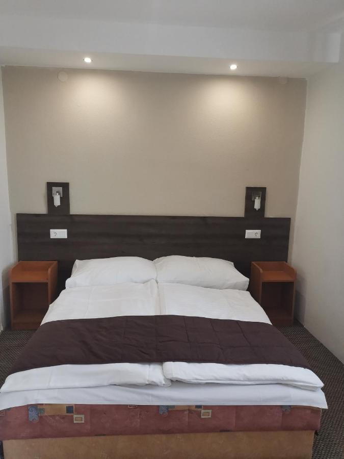 באלאטונפורד Hotel Tagore מראה חיצוני תמונה