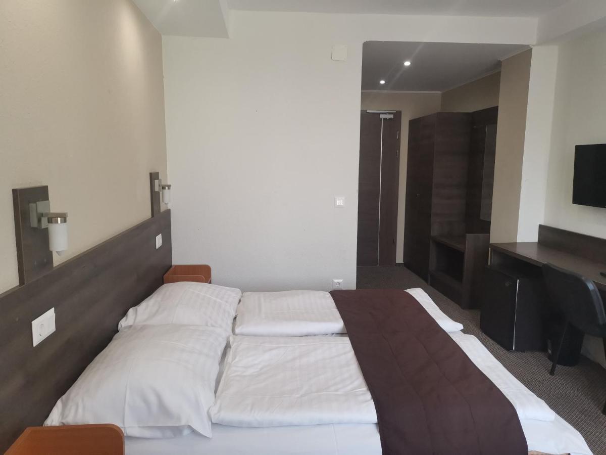 באלאטונפורד Hotel Tagore מראה חיצוני תמונה