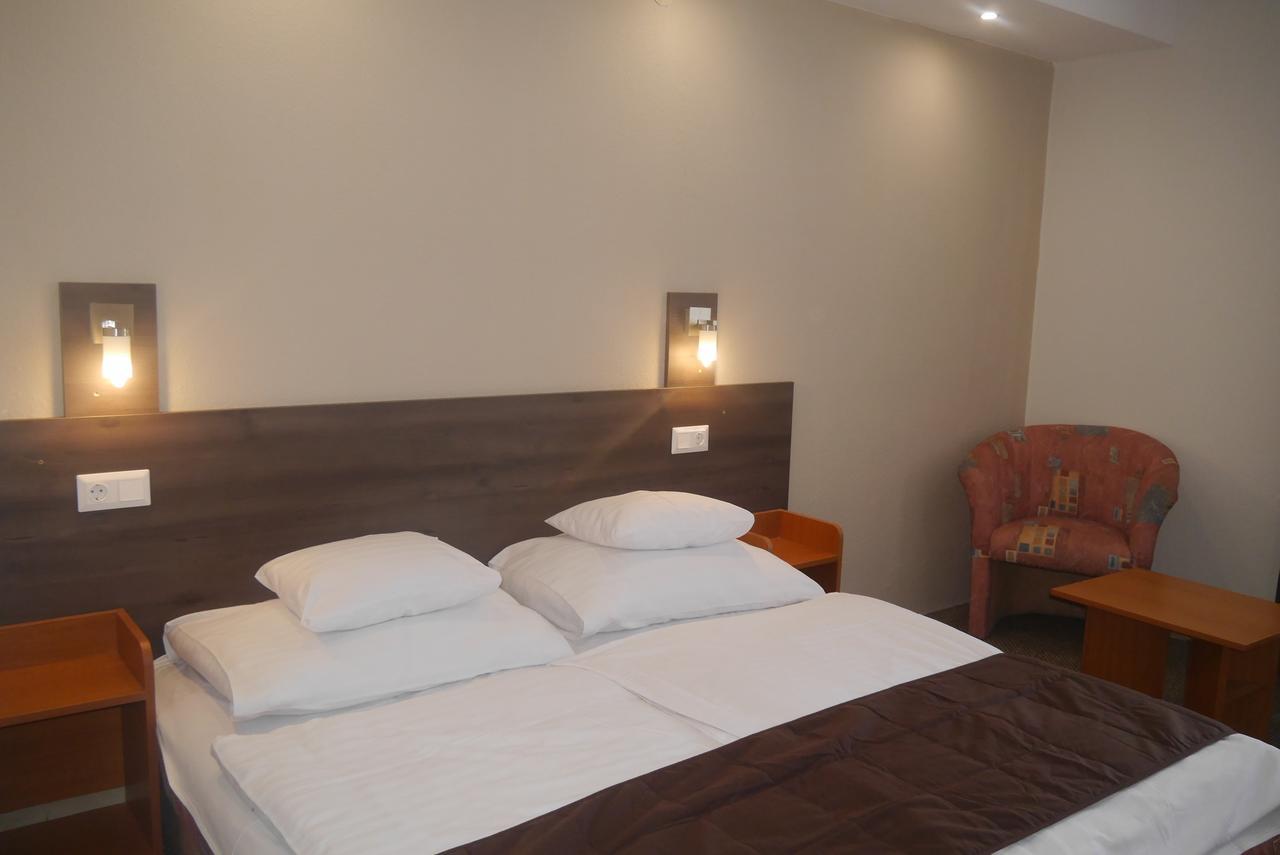 באלאטונפורד Hotel Tagore מראה חיצוני תמונה