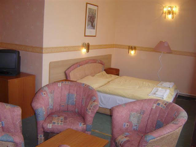 באלאטונפורד Hotel Tagore מראה חיצוני תמונה
