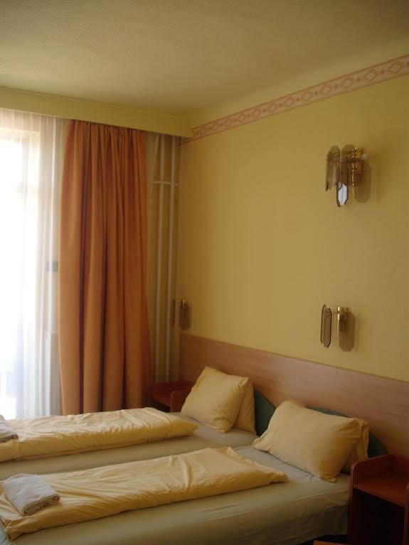 באלאטונפורד Hotel Tagore מראה חיצוני תמונה