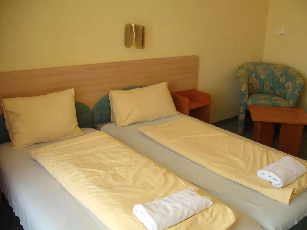 באלאטונפורד Hotel Tagore מראה חיצוני תמונה