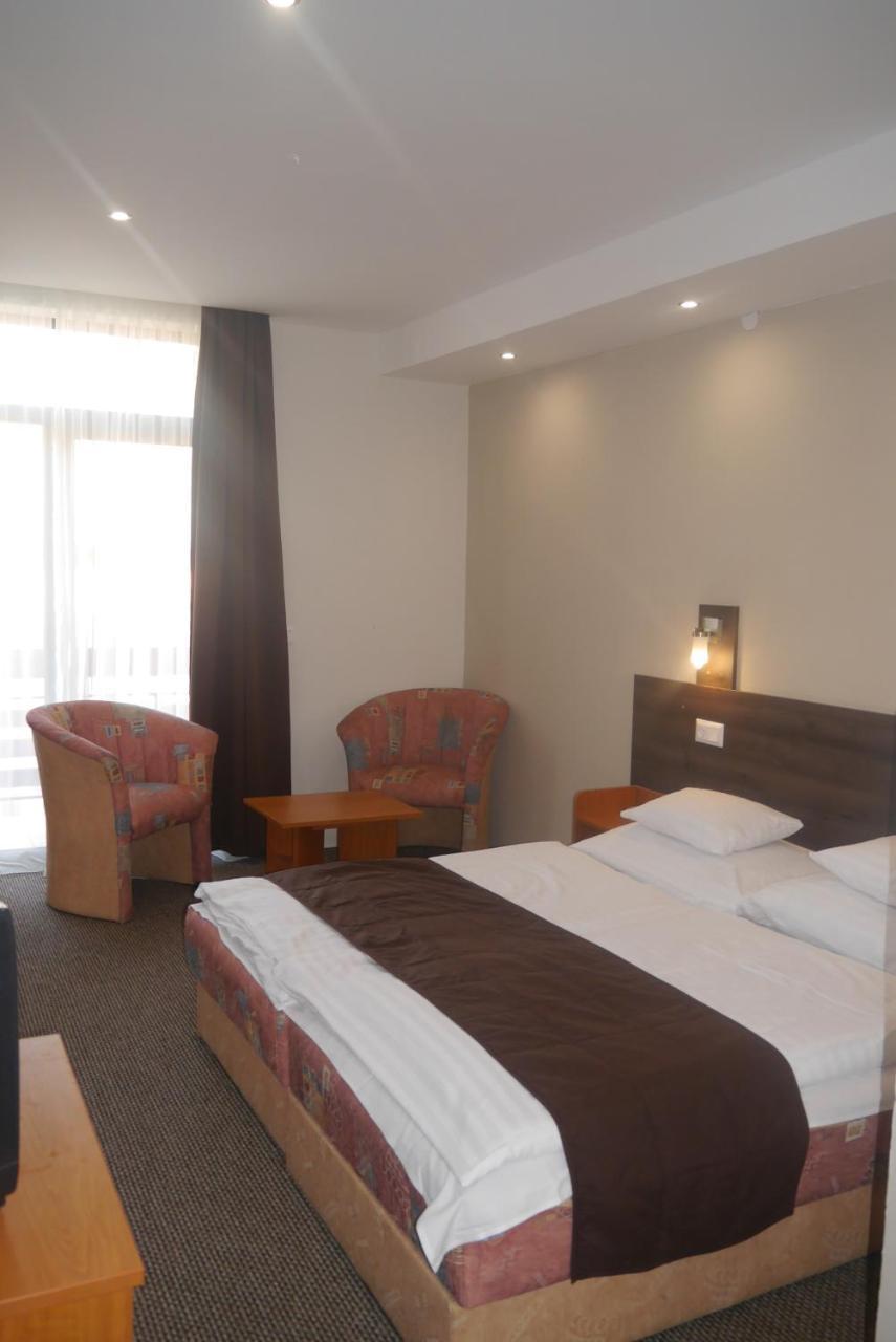 באלאטונפורד Hotel Tagore מראה חיצוני תמונה