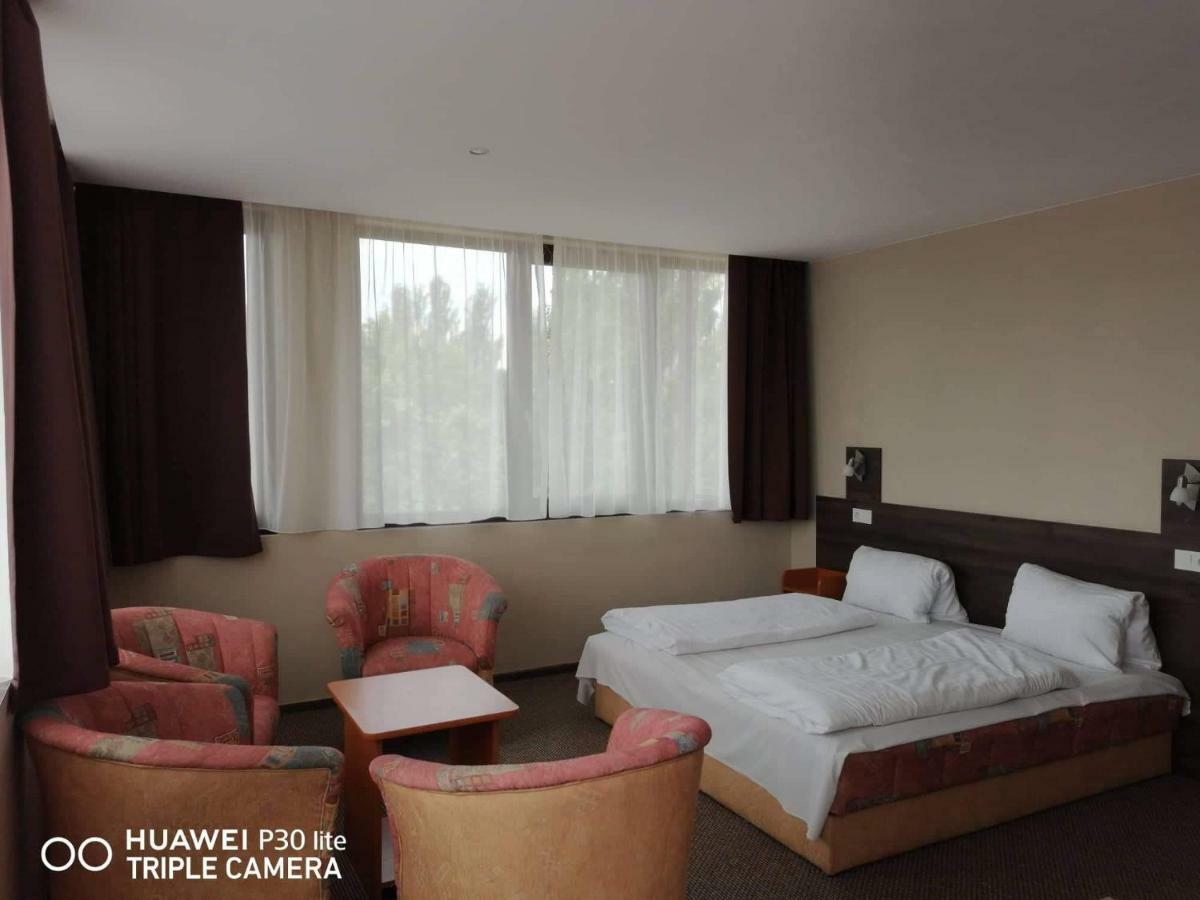 באלאטונפורד Hotel Tagore מראה חיצוני תמונה