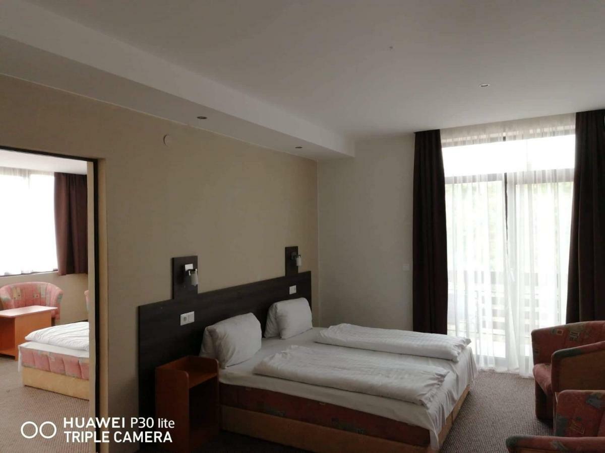 באלאטונפורד Hotel Tagore מראה חיצוני תמונה