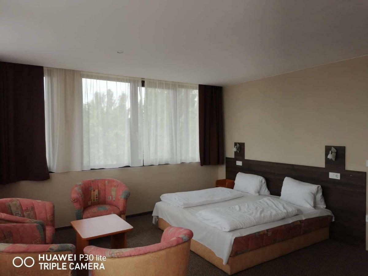 באלאטונפורד Hotel Tagore מראה חיצוני תמונה
