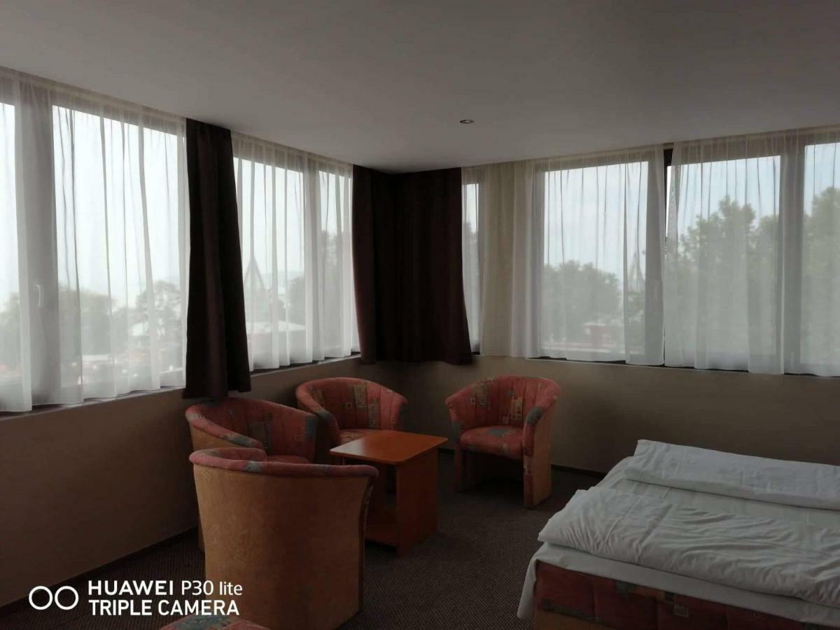 באלאטונפורד Hotel Tagore מראה חיצוני תמונה